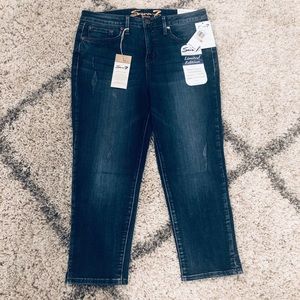 Seven brand jeans.  Size 12.  Brand new! Capri.